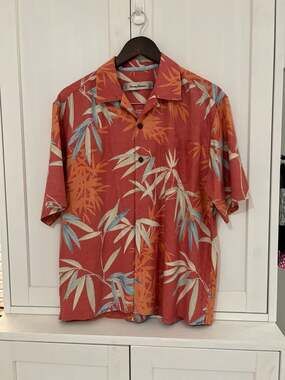 Tommy Bahama 100% Silk Coral Bamboo Leaf Jacquard Hawaiian Camp Shirt